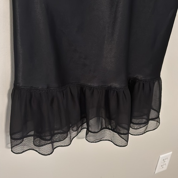 Victorias Secret Angels black lace ruffled slip size large - Picture 4 of 8